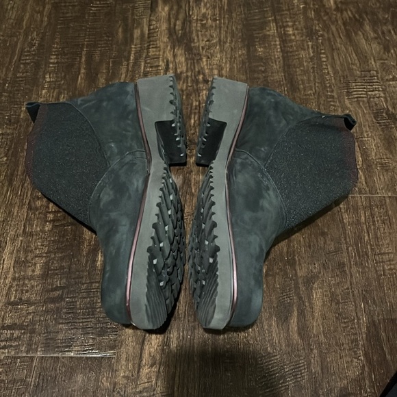 Munro Kinston Envelope Bootie Ankle Boot Black Nubuck Elastic Top size 8W - Picture 3 of 11